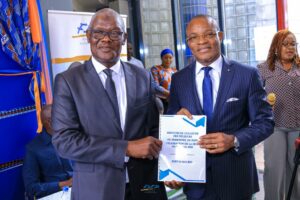 CÉLÉBRATION DE LA FÊTE DU TRAVAIL : LE PERSONNEL REMET UN LIVRE BLANC AU PRÉSIDENT SIAMA BAMBA