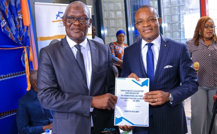  CÉLÉBRATION DE LA FÊTE DU TRAVAIL : LE PERSONNEL REMET UN LIVRE BLANC AU PRÉSIDENT SIAMA BAMBA