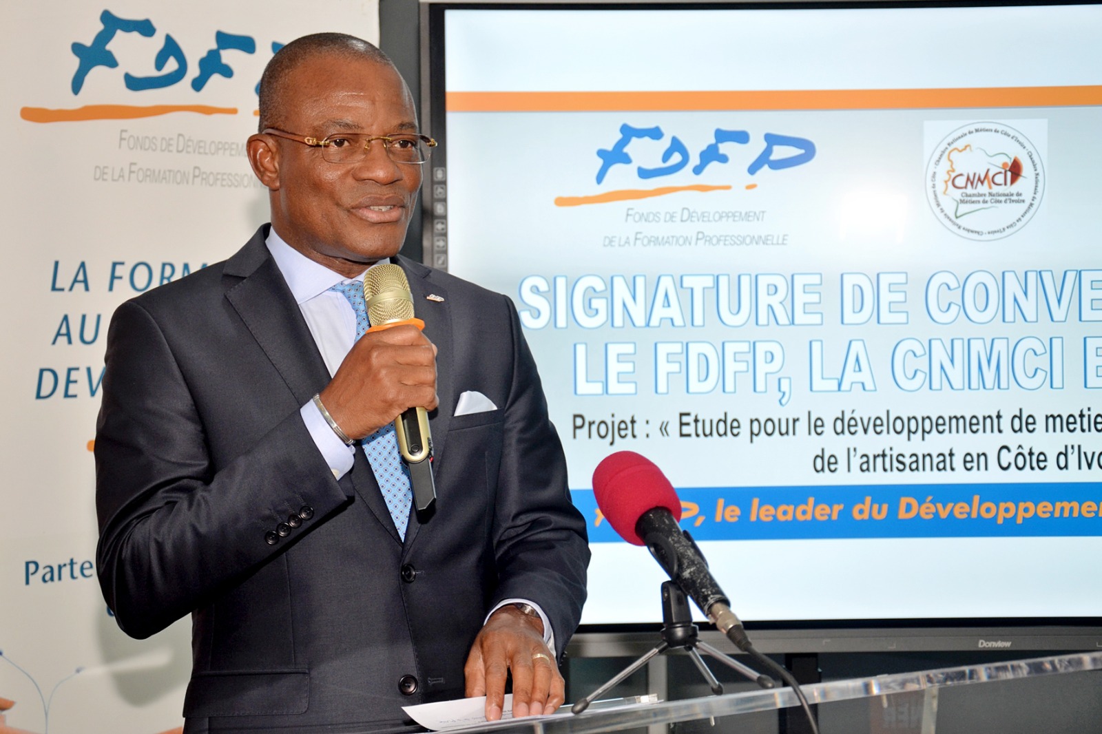 Signature d’une convention entre le FDFP, la CNM-CI et l’AGEFOP